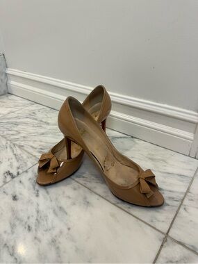 Christian Louboutin Heels with Bow - Nude